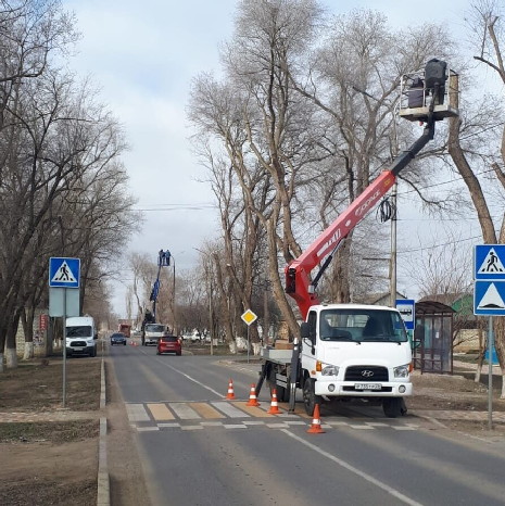 В округе регулярно ведутся работы по восстановлению уличного освещения.