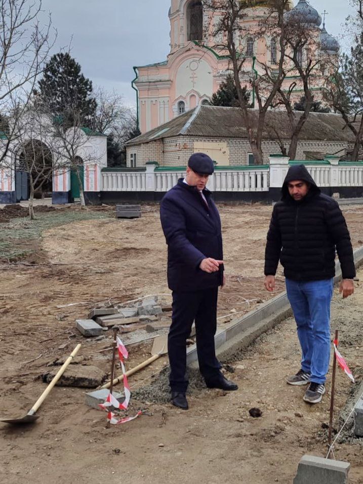 В городе Благодарном стартовало благоустройство территории, прилегающей к храму Александра Невского..