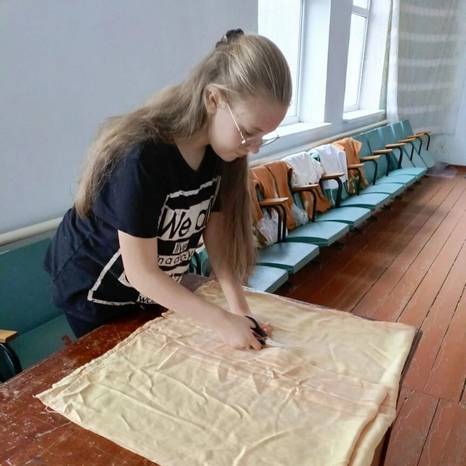 В Сотниковском Дворце культуры проходят благотворительные акции по изготовлению блиндажных (окопных) свечей, плетению маскировочных сетей, пошиву наволочек для госпиталей для участников СВО. В Сотниковском Дворце культуры проходят благотворительные акции по изготовлению блиндажных (окопных) свечей, плетению маскировочных сетей, пошиву наволочек для госпиталей для участников СВО.