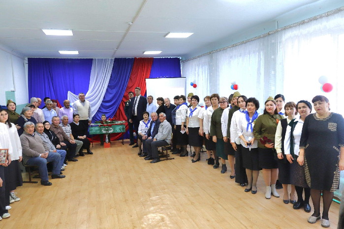 В ауле Эдельбай открыли «Парту Героя» Елдашу Сафаралиевичу Манкаеву, совершившему доблестный подвиг и проявившему мужество при выполнении интернационального долга в Афганистане. В ауле Эдельбай открыли «Парту Героя» Елдашу Сафаралиевичу Манкаеву, совершившему доблестный подвиг и проявившему мужество при выполнении интернационального долга в Афганистане.
