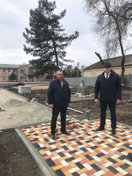 Глава Благодарненского муниципального округа Александр Иванович Теньков с рабочей поездкой посетил село Александрия, где проверил ход благоустройства зоны отдыха по улице Советской. Глава Благодарненского муниципального округа Александр Иванович Теньков с рабочей поездкой посетил село Александрия, где проверил ход благоустройства зоны отдыха по улице Советской.